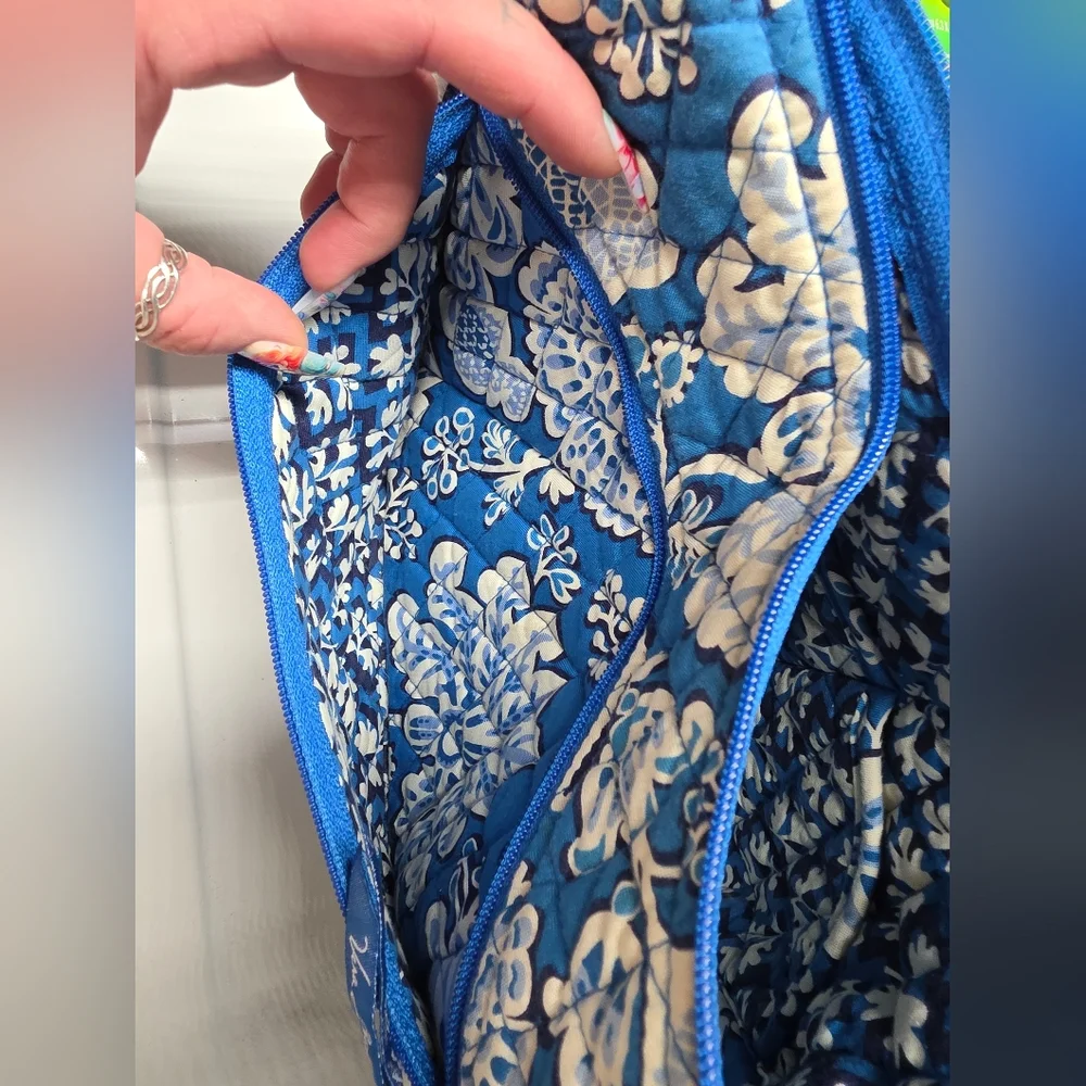 Vera Bradley Blue and White Floral Bag - Picture 9 of 11